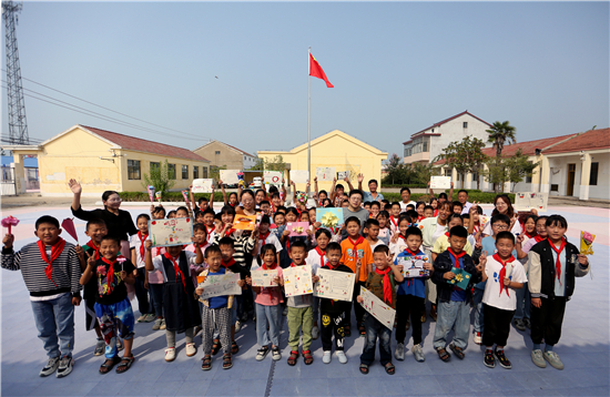 連雲港市灌雲縣長流小學老師王秀：給村小孩子留下別樣的童年記憶_fororder_6