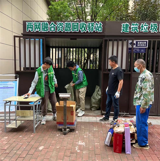 南京棲霞石埠灣小區打造臨時“環保屋”破解建築垃圾亂堆放問題_fororder_圖片1_副本