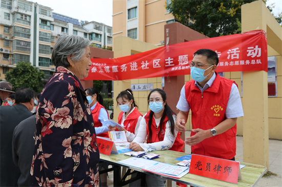 宿遷市泗洪縣開展“喜迎二十大 法治向未來”法律服務進社區活動_fororder_圖片2