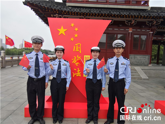 急稿（供稿 文體列表 三吳大地泰州 移動版）泰州“我與國旗合個影 我為祖國送祝福”活動啟動