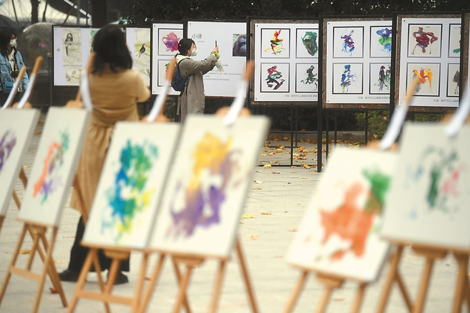 南京紅山森林動物園“猩猩藝術作品聯展”亮相