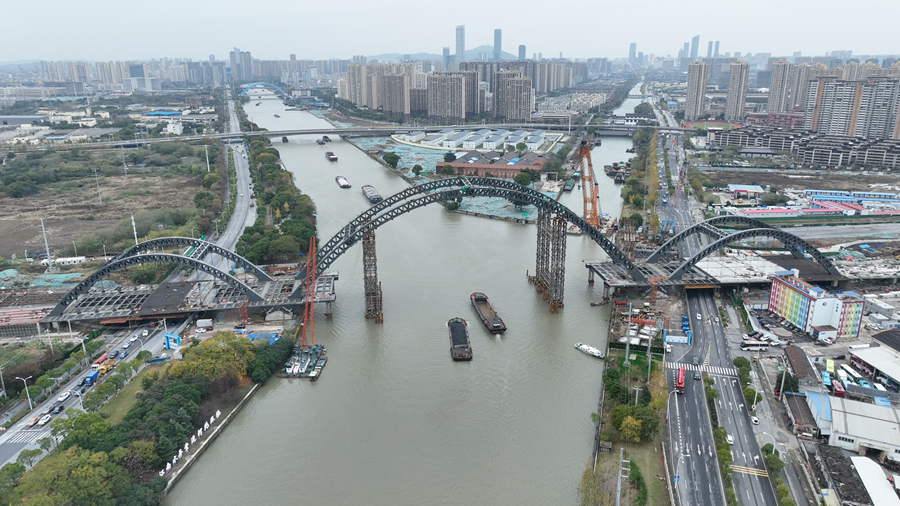 京杭大運河江蘇無錫段跨度最大的橋梁主拱完成合龍_fororder_LOCAL167028342936837V3I8N05H