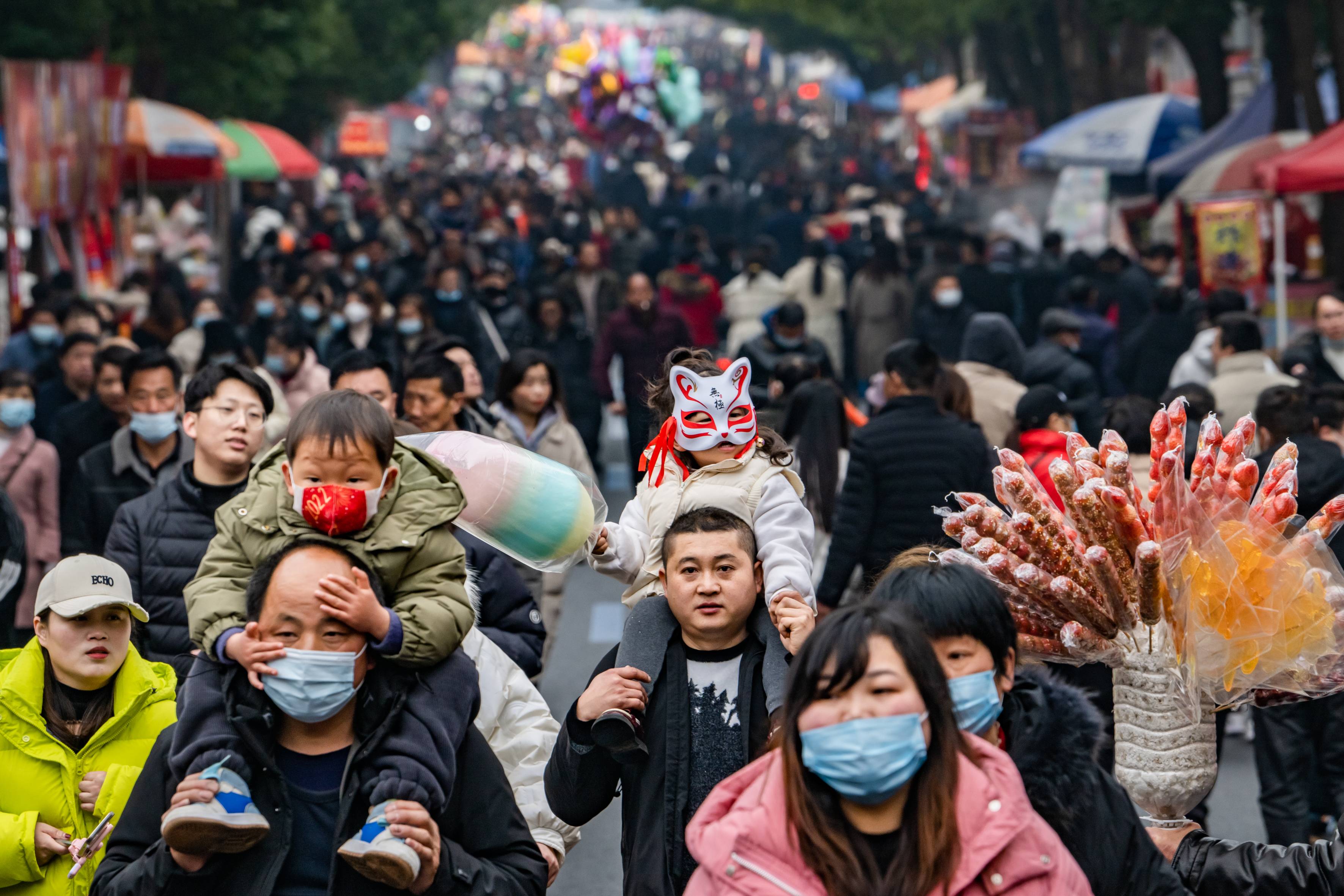 南京高淳：登山“曬霉”慶元宵