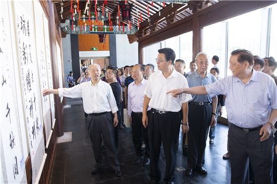 （供稿 文體列表 三吳大地南京 移動版）“紅色經典 宏偉畫卷”書畫展在南京舉辦