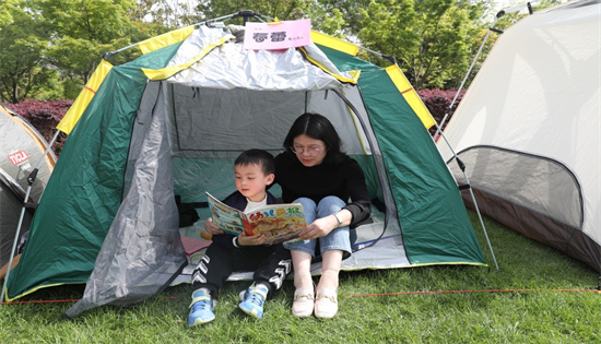 南通市崇川區新城橋街道：從“紅書房”到“帳篷間”，親子讀書會放飛“詩和遠方”_fororder_圖片7