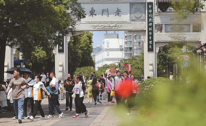 “五一”臨近南京景區迎來錯峰出行小高峰