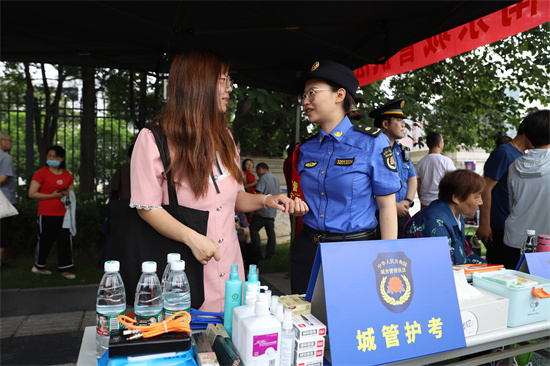 守護夢想見證成長 南京城管持續十年開展中高考護考暖心服務_fororder_圖片 2