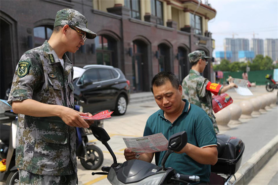 南通海安：開展“服務高考 建功軍營”徵兵宣傳活動_fororder_圖片2