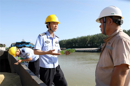 江蘇公安機關開展第一次夏夜治安巡查宣防集中統一行動  盡銳出戰 當好平安“守夜人”_fororder_2