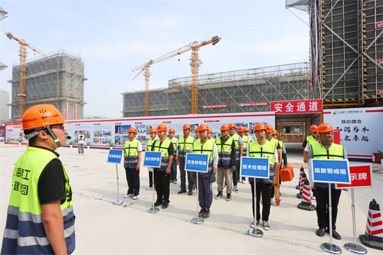 築牢安全防線 南京六合舉行建設工程平安工地創建暨應急演練現場觀摩會_fororder_圖片 2