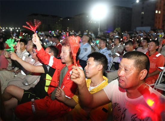 長航南通公安：長江仲夏之夜“黨建+安全”沿江企業行文藝巡演在南通振華重裝成功舉辦_fororder_圖片 2