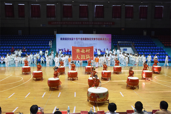 全民健身日 泰州興化戴南鎮600群眾“金秋大會演”_fororder_圖片1