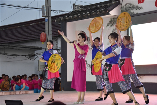 泰州興化戴南：千余村民參加文明實踐夜市活動_fororder_3