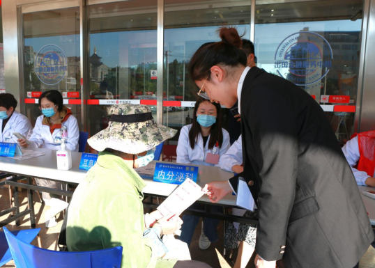 中信銀行泰州分行開展公益活動 守護百姓健康和“養老錢”