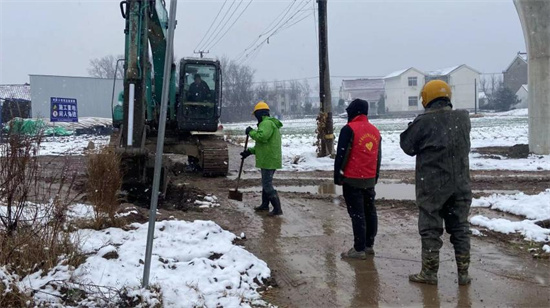 南通如皋市九華鎮開展退役軍人“紅色先鋒”志願者抗擊雨雪冰凍行動_fororder_圖片10