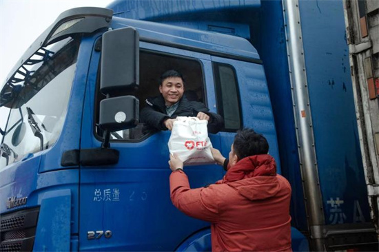 “組團”關愛貨車司機  江蘇省工會和運滿滿聯合啟動“暖新”行動_fororder_圖片8