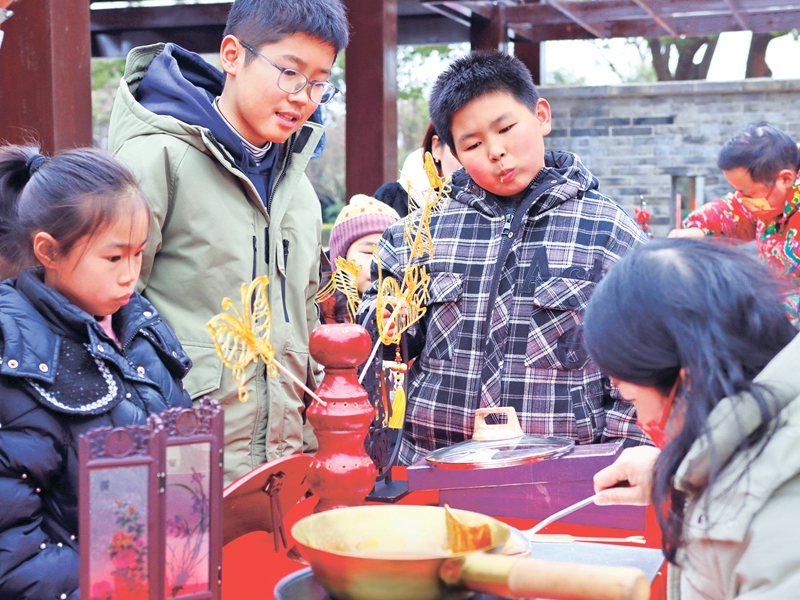 無錫：聚合非遺特色 市民喜迎新春