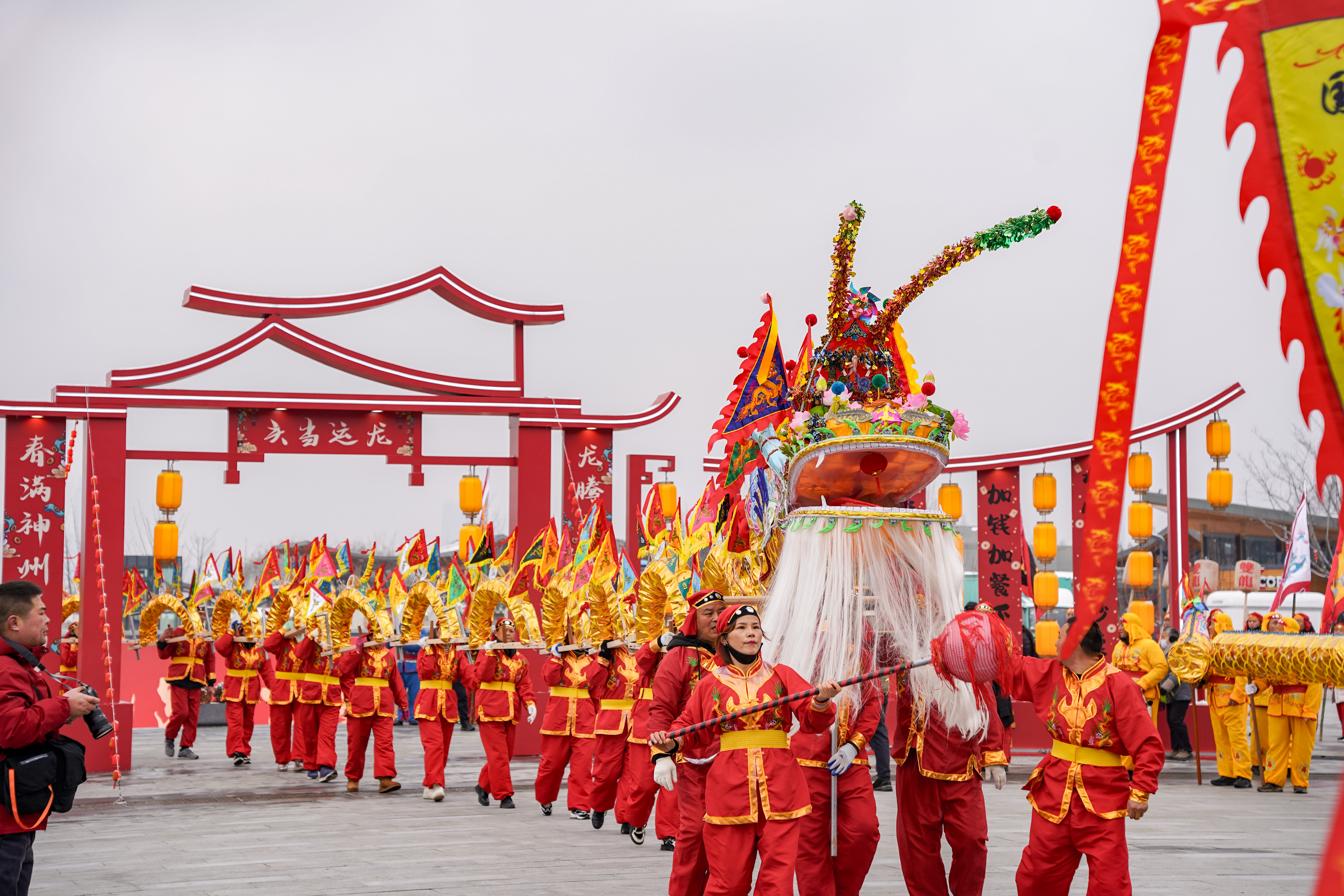 龍盤虎踞 舞龍大會在南京點亮“中國龍”