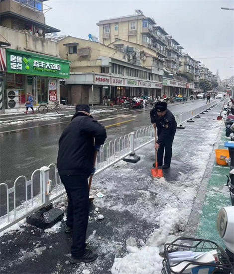 出動人員45600人次除雪奮戰 南京再創“一夜雪無”_fororder_圖片2