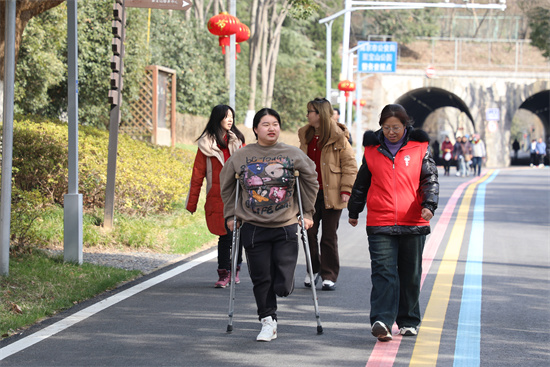 南京市棲霞區殘聯舉辦“殘健攜手 快樂同行”健身走活動_fororder_圖片3