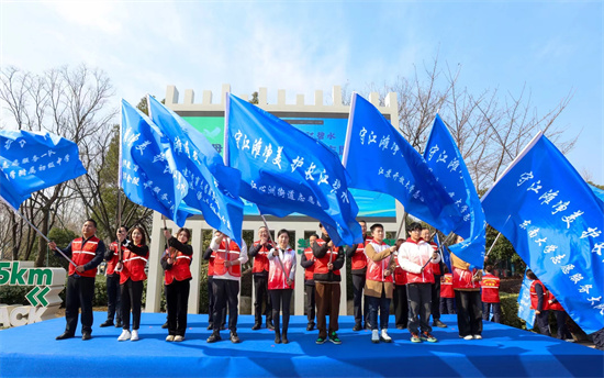 護長江碧水 南京建鄴啟動守護母親河“凈灘行動”志願服務_fororder_圖片3