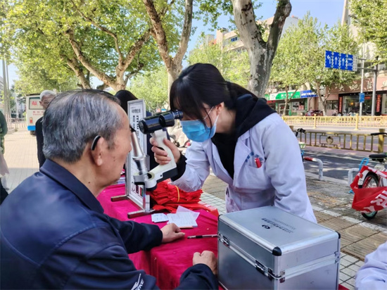 泰州海陵城中街道：“橄欖綠”志願服務隊開展春季送溫暖活動_fororder_圖片2