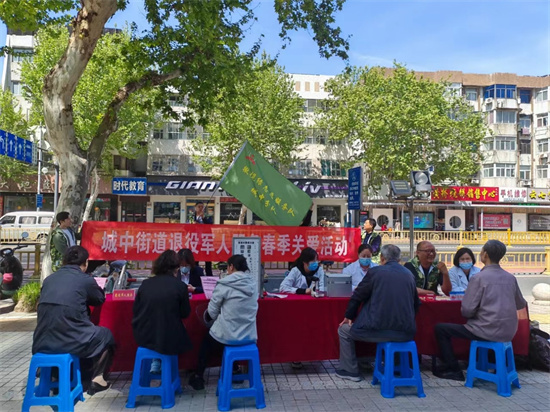 泰州海陵城中街道：“橄欖綠”志願服務隊開展春季送溫暖活動_fororder_圖片1