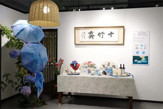 “家園”—翟優&樊蕾伉儷花鳥畫作品展暨文創産品首發儀式成功舉行_fororder_640 (3)