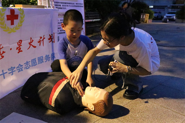 南通大學醫學院紅十字分會開展“點亮夏夜·公益微集市”活動_fororder_10