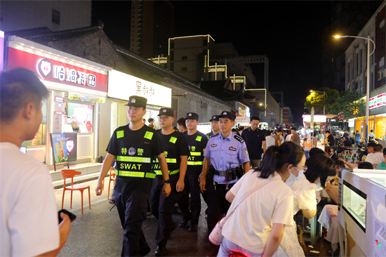 南通如皋警方組織開展夏夜治安巡查宣防第二次集中統一行動_fororder_圖片25