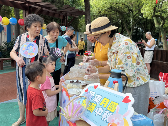 南京雨花上怡新村社區開展“盈月攬芳華，美好共此時”中秋主題遊園會_fororder_圖片3