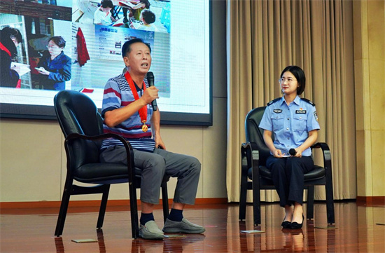 泰州海陵區舉辦“75+尋找老政法精神”宣講主題黨日暨“法佑銀發”志願普法項目啟動儀式_fororder_圖片16