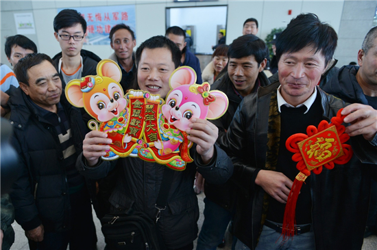 （供稿 交通運輸列表 三吳大地南京 移動版）南京鐵警開展“平安出行 祝福相伴”活動