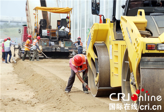 （供稿 創新江蘇列表 三吳大地南京 移動版）雨發集團路液新技術應用施工交流會在南京舉行