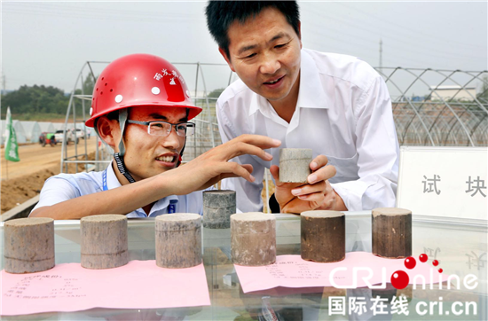 （供稿 創新江蘇列表 三吳大地南京 移動版）雨發集團路液新技術應用施工交流會在南京舉行