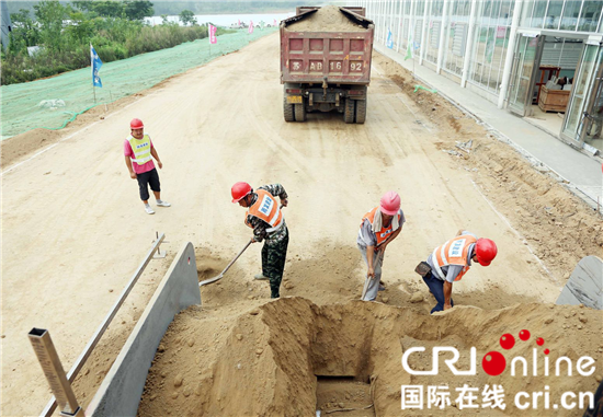 （供稿 創新江蘇列表 三吳大地南京 移動版）雨發集團路液新技術應用施工交流會在南京舉行