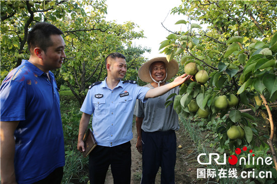 （供稿 社會廣角列表 三吳大地南京 移動版）江蘇沭陽派駐公安局紀檢監察幹部下鄉扶貧督查