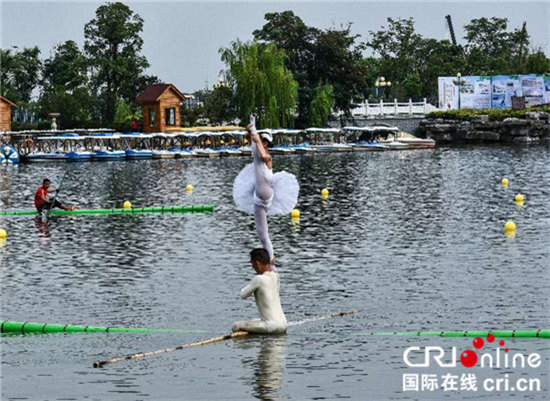 （供稿 文體列表 三吳大地泰州 移動版）2018年民體杯全國獨竹漂比賽在泰州開賽