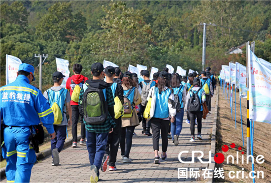 （供稿 文體列表 三吳大地南京 移動版）500位登山愛好者參加2018南京石湫橫山登高節