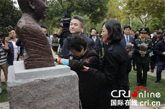 （供稿 社會廣角列表 三吳大地南京 移動版）著名核科學家陳達院士塑像在南京航空航天大學揭幕