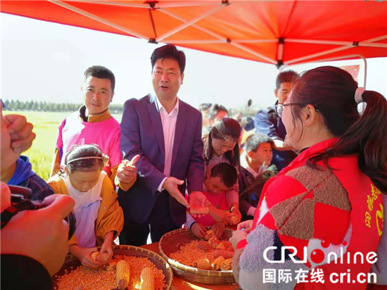 急稿（原創 本網專稿 三吳大地南通 移動版）南通海安市第五屆鄉村旅遊節暨第二屆雅周金秋豐收季開幕（條目標題是：）南通海安市第五屆鄉村旅遊節舉行