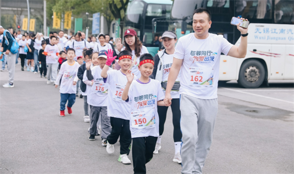 “2024驕鄰環球跑”在奔跑中凝聚愛的力量