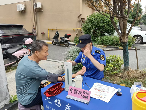 傳文明新風 無錫梁溪城管“迎國慶”志願服務暖人心