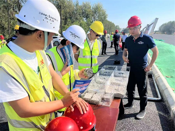 徐州東部繞越高速公路項目部舉辦瀝青下面層觀摩會