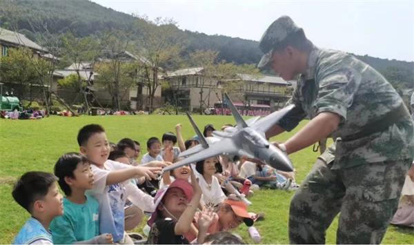 無錫市揚名中心小學國防研學實踐活動走進拈花灣