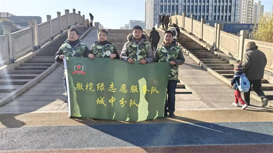 泰州海陵城中街道退役軍人助力健步走