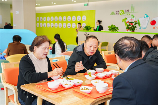 無錫東港：守護“夕陽紅” 品質養老落地鄉鎮