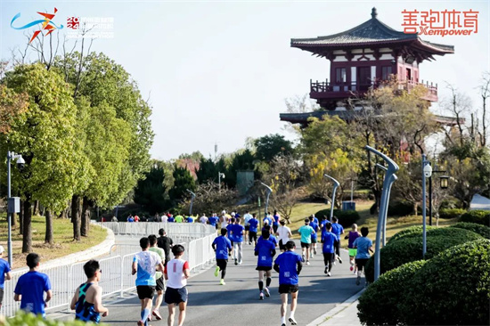 打造“零壓馬拉松”品牌 江蘇銀行2024揚州棗林灣半程馬拉松圓滿落幕