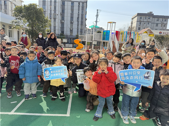 南通崇川：和平橋派出所深入轄區校園上好“開學第一課” 護航新學期