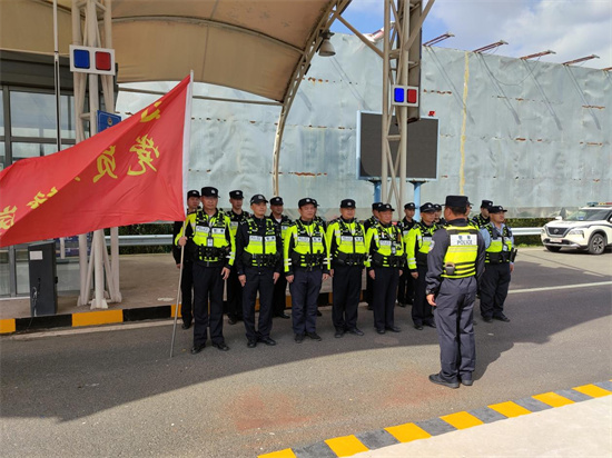 “守好‘護城河’ 織密‘防護網’” 南通交警交出第七屆進博會平安答卷